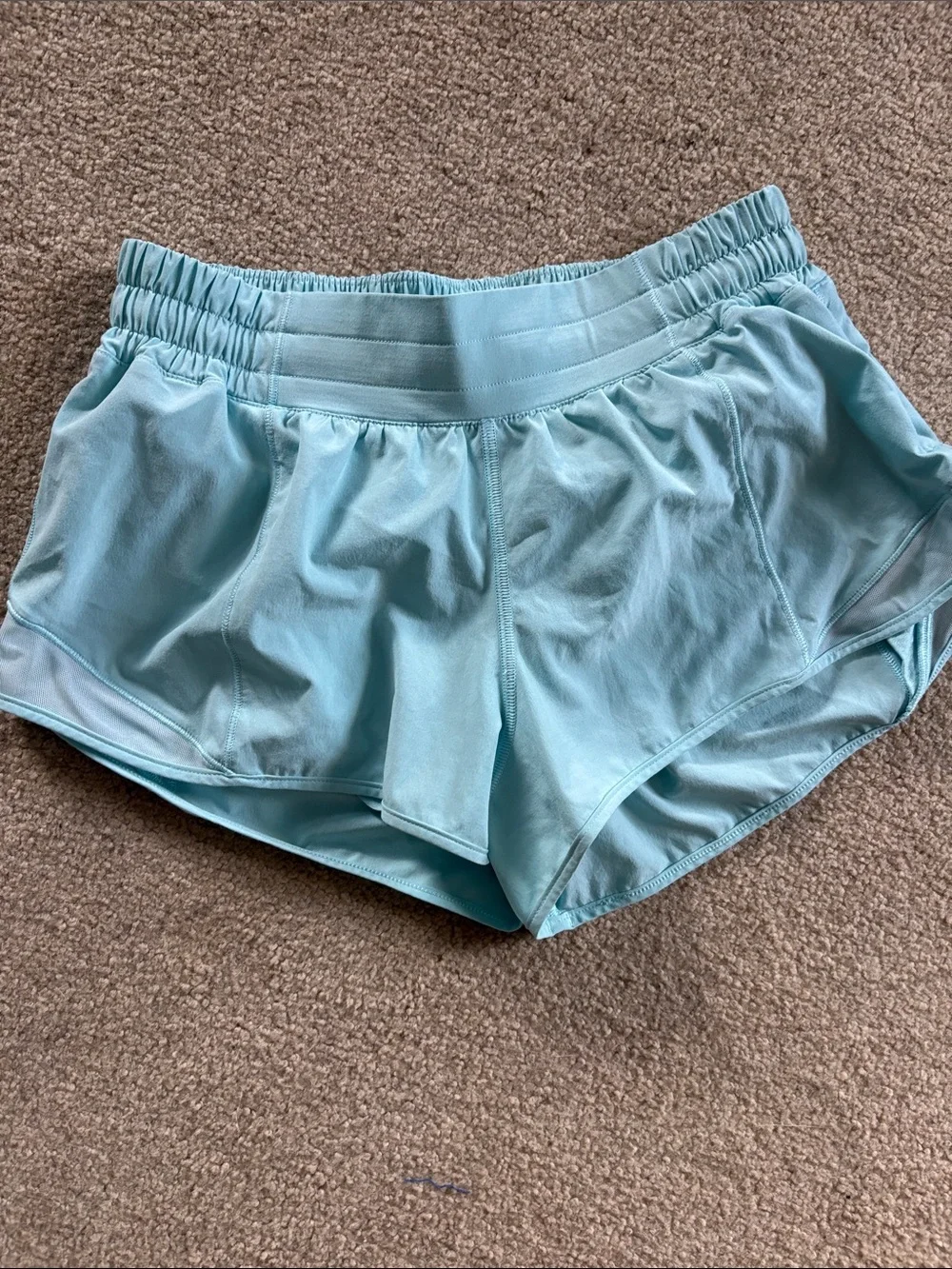 lululemon athletica light blue Hotty Hot athletic shorts 2.5 inch